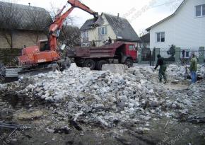 Демонтаж дачного будинку / компанія Спил