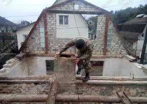 Демонтаж дачного будинку / компанія Спил